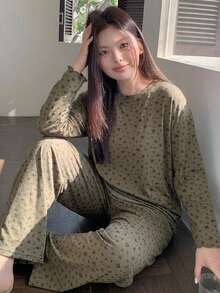 Dazy Plus 時尚女款大尺碼兩件式居家服套裝 優雅碎花寬鬆上衣與睡褲 春夏秋季睡衣套裝 - 軍綠色 - 查看 2