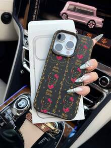 HELLO KITTY AND FRIENDS | SHEIN Hello Kitty 全角色與反派彩色貼紙拼貼印花皮革手機殼 防震防摔 全包覆保護殼 適用 iPhone 17 Pro Max 16 15 14 13 12 Pro Max Plus Y2K 復古美學 可愛少女風 Ins 高顏值手機殼 - 彩色 - 查看 4