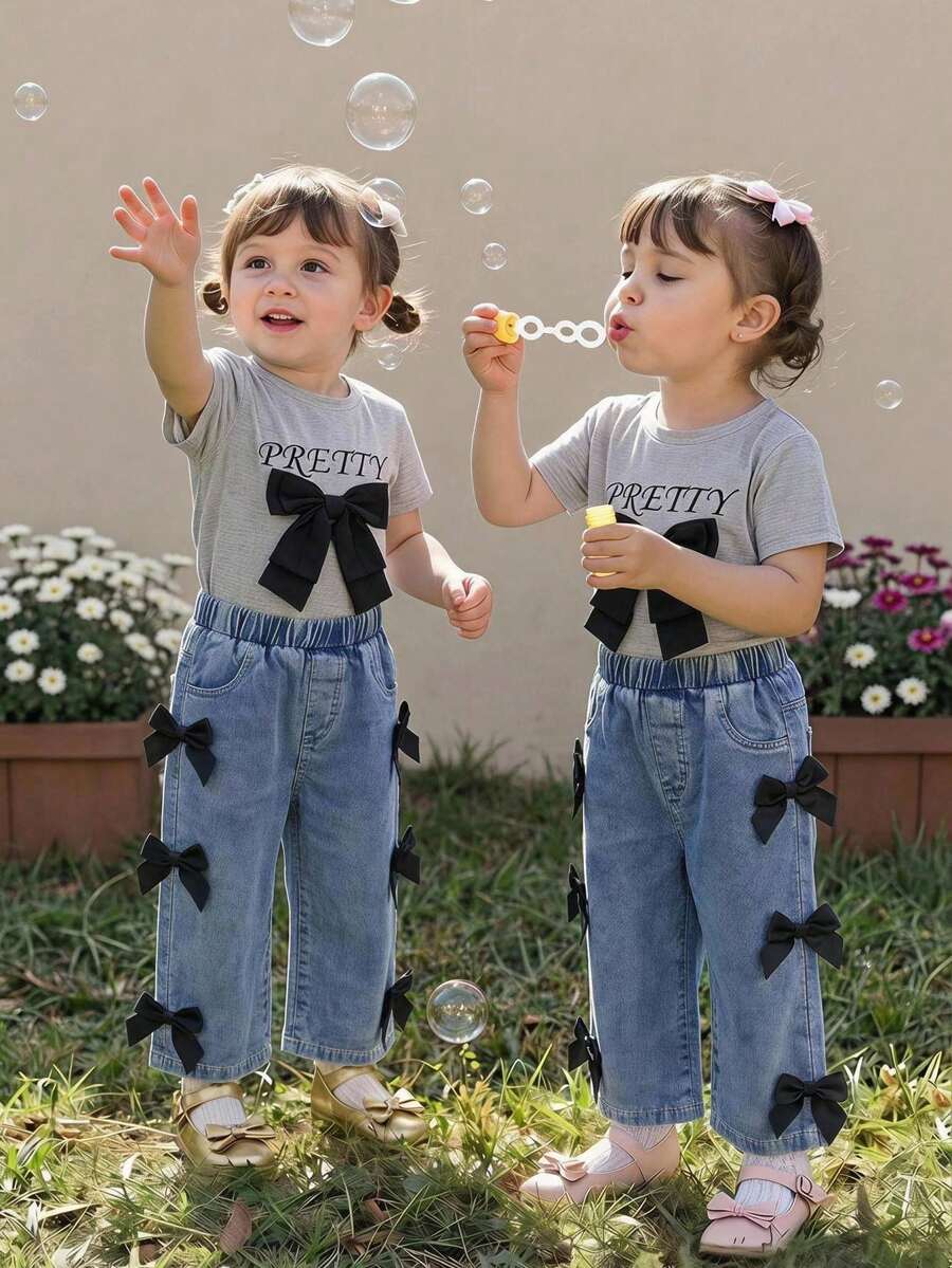 SHEIN Playful Pals 嬰幼兒女童灰色針織短袖T恤 PRETIY 字母印花 3D 蝴蝶結上衣 藍色長褲 蝴蝶結套裝 時尚女童休閒蝴蝶結休閒服