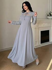 Modelyn Gaun Pesta Elegan Ukuran Plus dengan Motif Renda dan Hiasan Patchwork - Light Grey - View 6