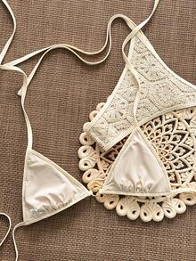 Swim Mod 2026春夏新款女款溫柔米色向日葵鏤空鉤編比基尼套裝，金屬環掛脖三角上衣，側綁高衩三角下褲，波希米亞島嶼度假兩件式泳衣套裝 - 白色 - 查看 2