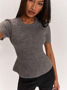 SHEIN BAE كنزة صوفية محبوكة للنساء، صيفية بخصر مشدود وتصميم نحيف متعدد الاستخدامات بأسلوب بسيط للتنقل، حافة غير متماثلة وياقة دائرية وتصميم محبوك مضلع - رمادي - مشاهدة 5