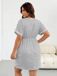 SHEIN Essnce Plus Size Women's Spring/Summer Fashion Casual Smart Loose Elastic Comfortable Daily Basic Versatile Black And White V-Neck Dress Vacation Beach - Black and White - View 2