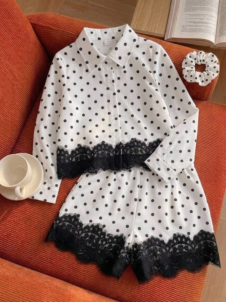 SHEIN 2件組少女法式甜美波點套裝,白色配黑色波點印花襯衫,翻領單排扣前襟,下襬飾有精緻黑色睫毛蕾絲邊增添女人味,標準袖口,同系列配套短褲 - 白色 - 查看 1