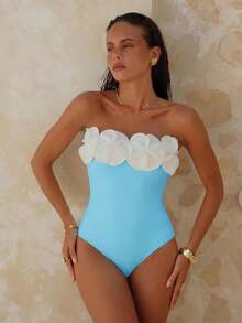 Swim Chiccia 女款純色抹胸 3D 花卉連身泳衣，適合夏季海灘度假 - 藍色 - 查看 5