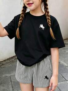 1套青少年女孩休閒復古時尚馬術圖案圓領短袖T恤搭配黑白條紋印花短褲套裝，適合家庭度假與外出，2件式夏季穿搭 - 彩色 - 查看 3