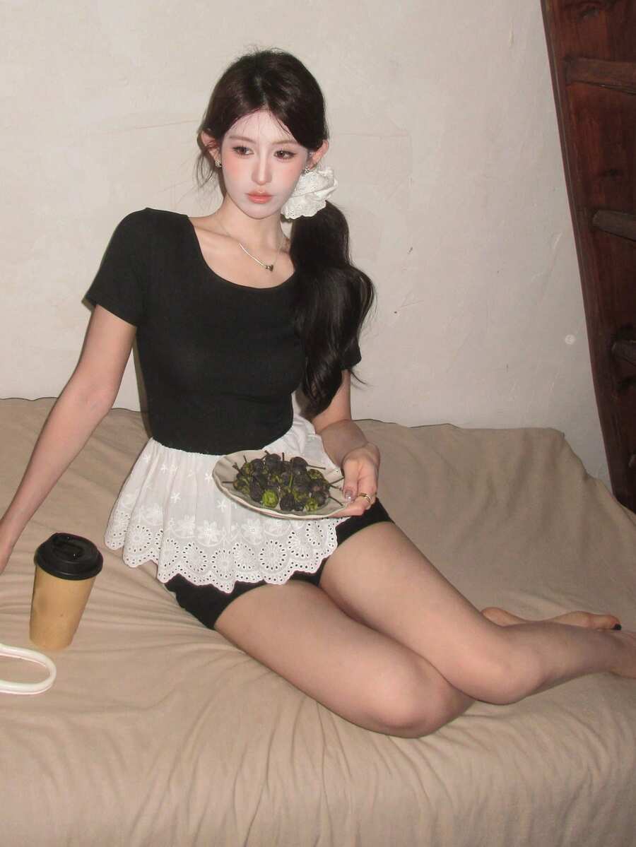 DAZY 女款韓式優雅法式圓領拼色長袖T恤 夏季可愛上衣 適合校園、早午餐、約會、日常、生日穿著 黑白配色 - 白色 - 查看 1