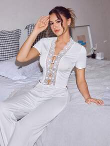 Lowkey Lull 女款對比蕾絲短袖上衣與長褲睡衣套裝 - 白色 - 查看 7