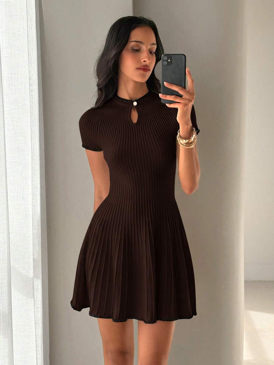 Aloruh 女款優雅通勤極簡風卡其色對比飾邊針織短袖傘裙 - 咖啡棕 - 查看 1