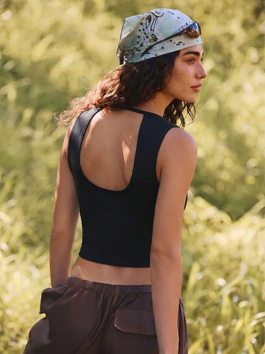 Exploreva Exploreva Outdoor T-Shirt - Tank Top Work Black Outdoorsy Trail Run Outfit - Black - View 1