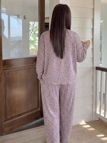 Dazy Plus 時尚兩件式居家服套裝，優雅碎花寬鬆上衣與睡褲，大尺碼女款春夏秋睡衣套裝 - 紫丁香色 - 查看 4