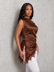 SHEIN Blouse satinée minimaliste et élégante pour femmes, à une épaule, avec bordure en dentelle marron, patchwork et ourlet asymétrique, sans manches, convient pour les rendez-vous, les vacances, le port quotidien décontracté et les fêtes - Tabac - Voir 6