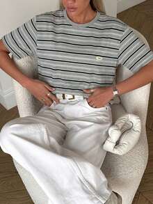 Grå