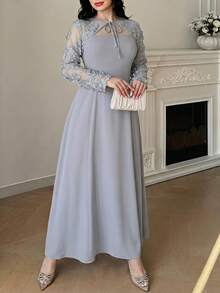 Modelyn Gaun Pesta Elegan Ukuran Plus dengan Motif Renda dan Hiasan Patchwork - Light Grey - View 7