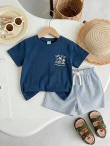 SHEIN 兒童小男孩/小女孩 2件組 春夏休閒時尚度假風短袖T恤與條紋短褲套裝 小男孩夏季服飾 套裝街頭風 - 藏蓝色 - 查看 1