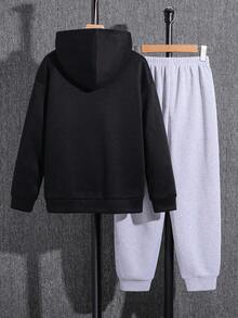 SHEIN 兒童 2 件組青少年男孩休閒足球字母圖案舒適連帽衫，壓花圖案搭配純色針織長褲套裝，適合日常穿著、運動、外出、學校、派對、節慶、拍照 - 彩色 - 查看 4