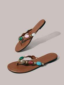 Styleloop Chanclas de color chocolate con remaches, incrustadas con decoración de pirámide dorada retro, de forma audaz y vanguardista, adecuadas para estilo de vacaciones, primavera - Camel TT - Ver 6