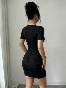 Selianne 女款優雅休閒黑色純色金屬環飾修身百褶短袖迷你洋裝，適合春季女性聚會、約會、辦公通勤、工作、專業商務、優雅女裝、聖誕節、畢業季、返校季、畢業典禮、教師節、情人節、感恩節、日，短袖T恤，日常穿著，春夏 - 黑色 - 查看 2