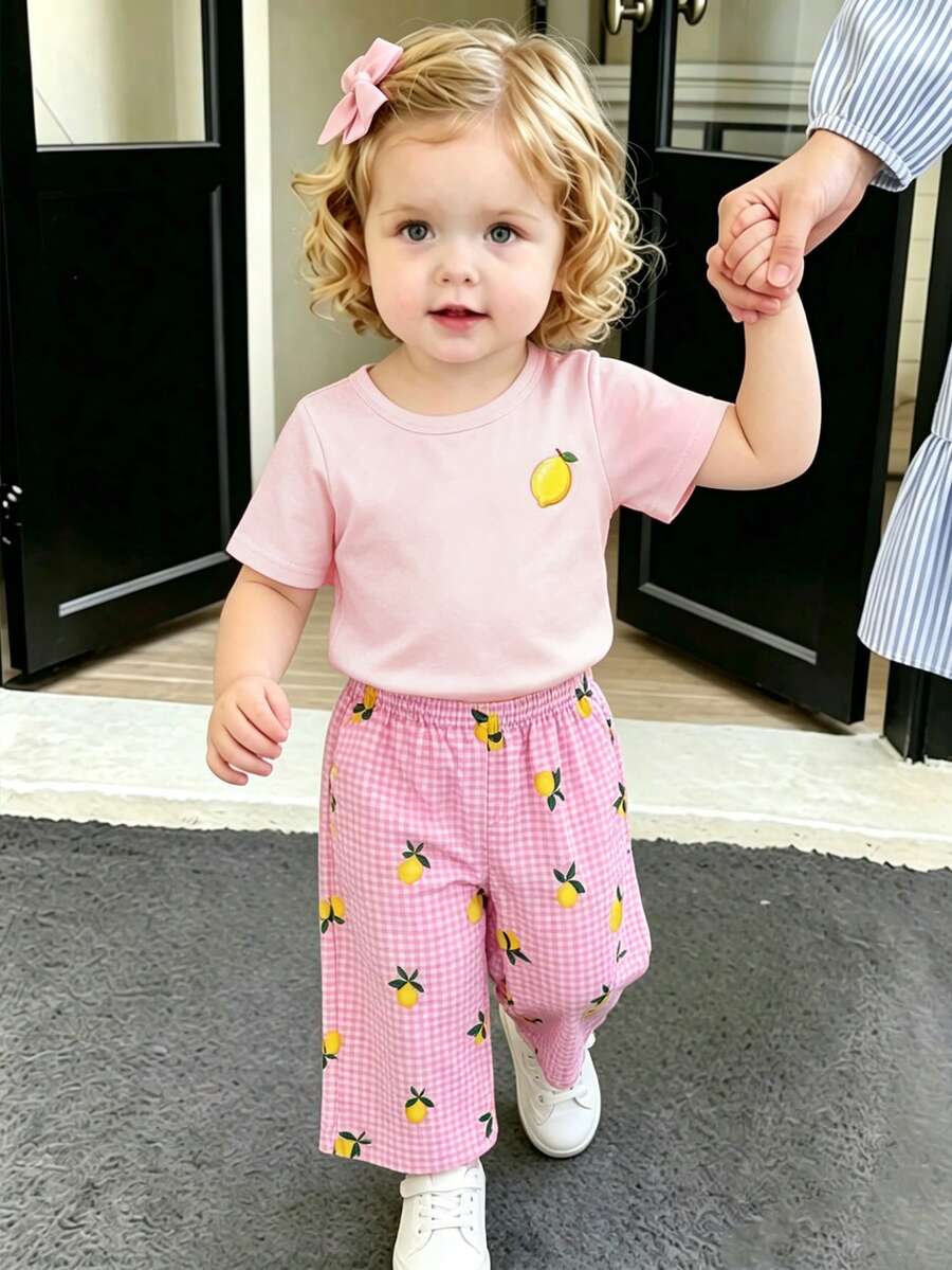 SHEIN Elladie kids 2件組新生女嬰檸檬印花套裝 針織T恤與格紋長褲 柔和黃色 夏季休閒度假甜美韓風套裝