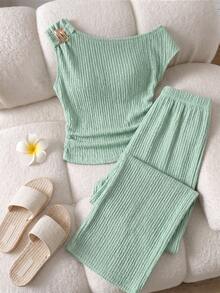 Tween Girls T-Shirt Set, Asymmetrical Asymmetrical Shoulder Design, One Side Sleeveless Strap, Other Side Asymmetrical Shoulder, Showing Collarbone And Shoulder Line, Lazy And Style. Metal Texture Decorative Buckle On Sleeveless Strap, Visual Focal Point Of The Set, Wide Leg Pants - Green - View 1