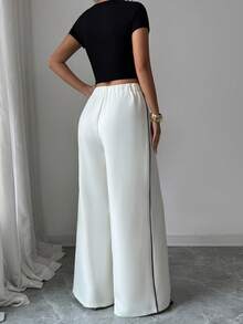 SHEIN Elenzya Celana Setelan Wanita Elegan Terbaru, Kasual, Desain Pinggang Tinggi, Resleting Samping, Pola Kancing Dekoratif, Kaki Melebar, Cocok untuk Dipakai di Musim Semi dan Gugur. Warna Solid Blok, Rantai Logam, Mode Minimalis untuk Berpergian ke Kantor - Aprikot - View 2