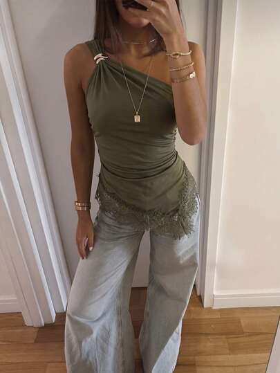 Allurite Fashionable Minimalist Sexy Hot Girl Solid Color Asymmetrical Neckline Asymmetrical Hem Contrast Lace Women's Top, Suitable For Daily Commute, Single Piece Matching, Single Party