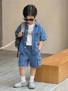 SHEIN Little Byeori 两件套男童蓝色牛仔宽松短袖衬衫和工装短裤套装 - 中等水洗藍 - 查看 3
