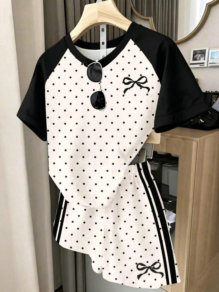 1套青少年女孩休閒時尚羅根袖黑色波點蝴蝶結黑色條紋對比色印花拼接短袖圓領T恤與波點短褲套裝,春夏適合外出,蝴蝶結對比色領口袖口條紋印花T恤短褲兩件套夏季穿搭 - 彩色 - 查看 1