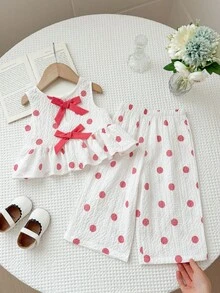 SHEIN Conjunto de top sin mangas con volantes en el bajo y pantalones con estampado de lunares y decoración de lazo para niña bebé - Rosa - Ver 3