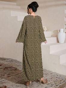 Al Najma Vestido Árabe Elegante de Manga Longa com Babado na Barra, Estampa Floral em Veludo de Seda Tecido, Primavera/Verão para Mulheres - Caqui - Visão 2