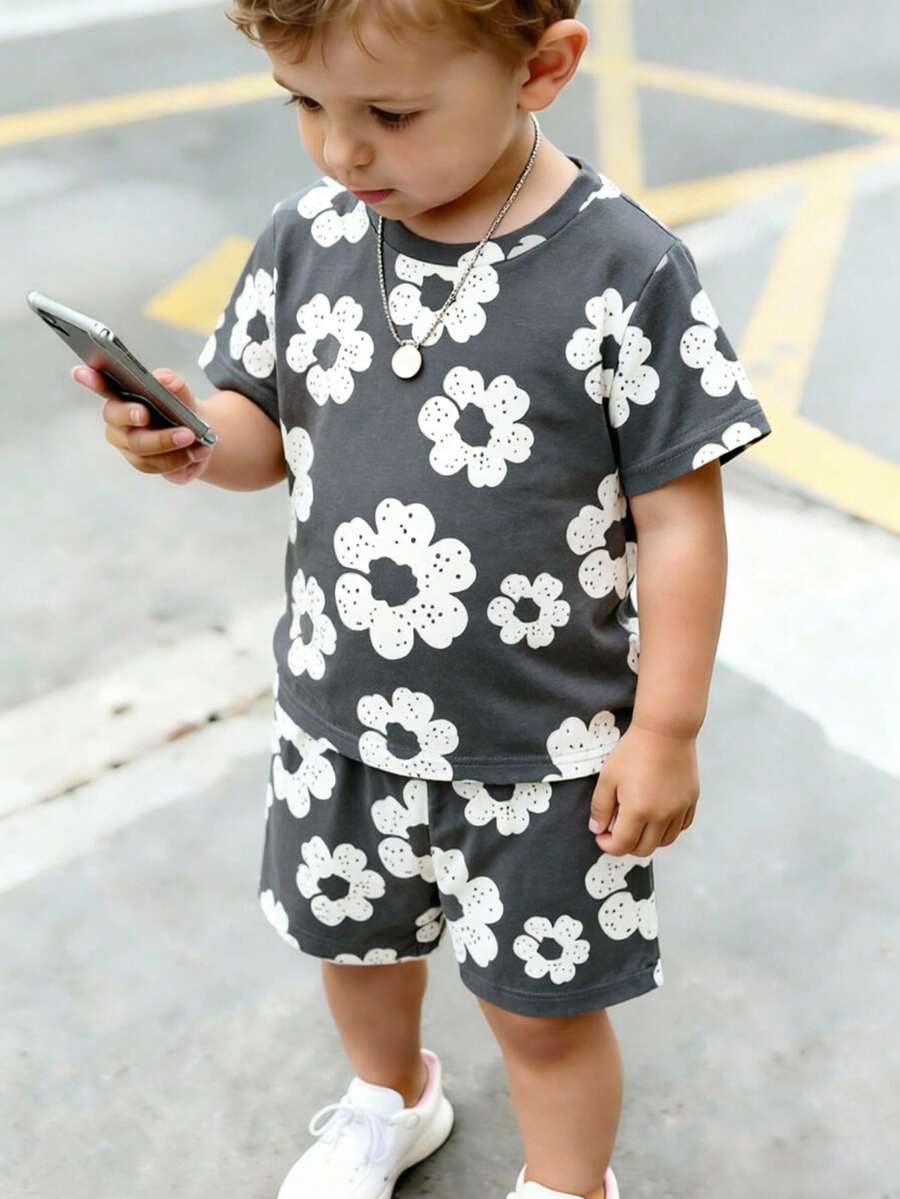 男嬰可愛簡約小尺寸炭灰色底白色花卉圖案基本款短袖T恤與短褲套裝，舒適夏季日常穿搭 - 彩色 - 查看 1