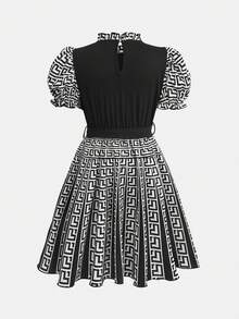 SHEIN 青少年女孩春/夏新款優雅通勤休閒黑色對比色印花荷葉邊針織中長洋裝，收腰娃娃裙公主裙日常休閒百搭時尚街頭風 - 黑與白 - 查看 2