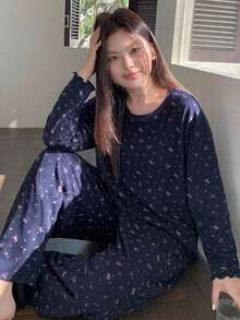 Dazy Plus 時尚兩件式居家服套裝，優雅碎花寬鬆上衣與睡褲，大尺碼女款春夏秋睡衣套裝 - 藏蓝色 - 查看 5