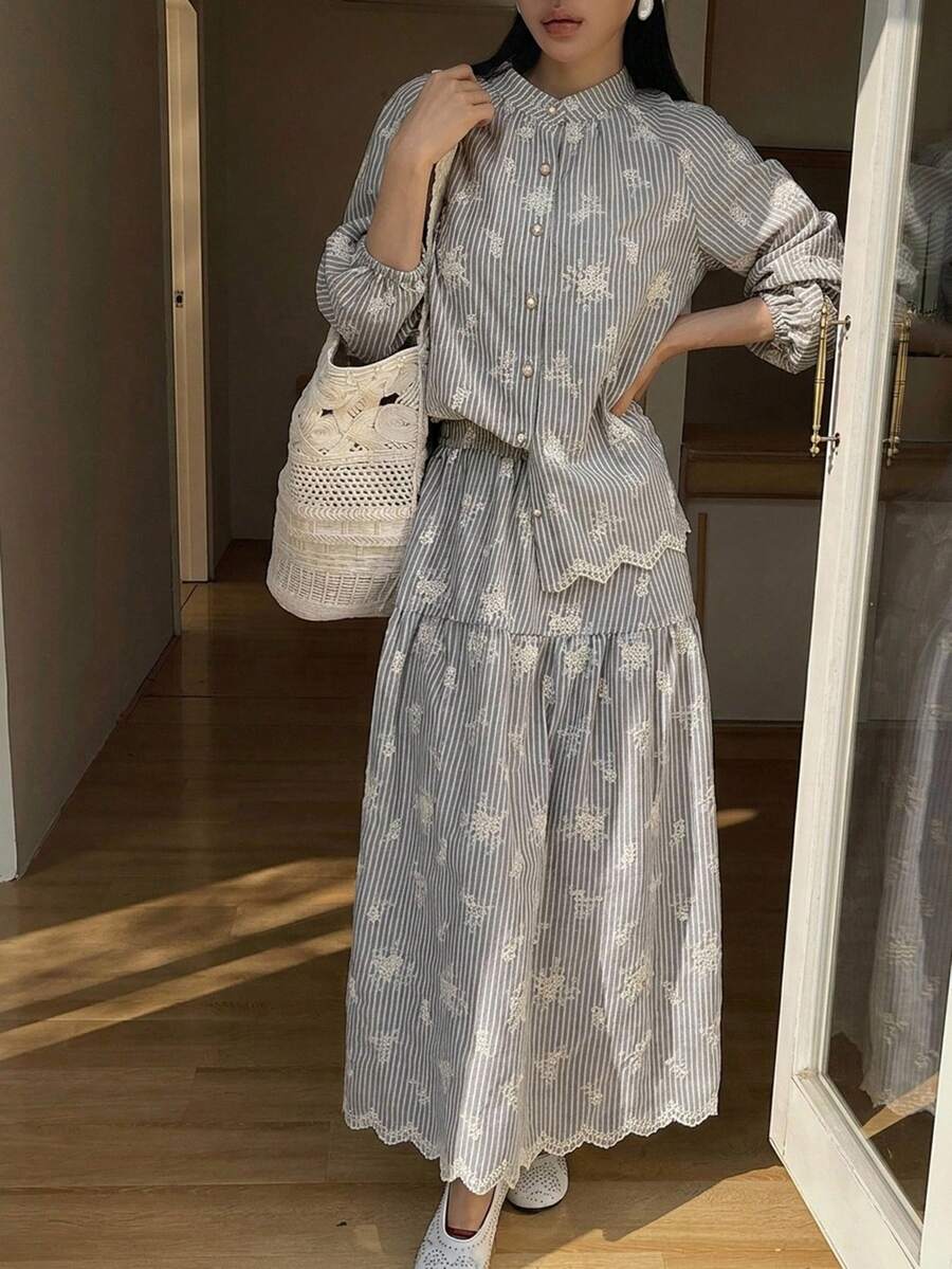 DAZY 春夏女款休閒條紋花卉刺繡立領襯衫與A字裙兩件套 - 灰色 - 查看 1