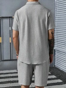 Manfinity CasualCool 男士條紋針織提花襯衫與短褲套裝，儀式穿著 - 灰色 - 查看 2