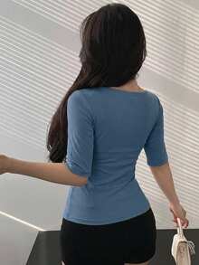 Joudiya 夏季藍色修身內搭上衣，性感交叉扭轉短袖女款T恤 - 霧霾藍 - 查看 4