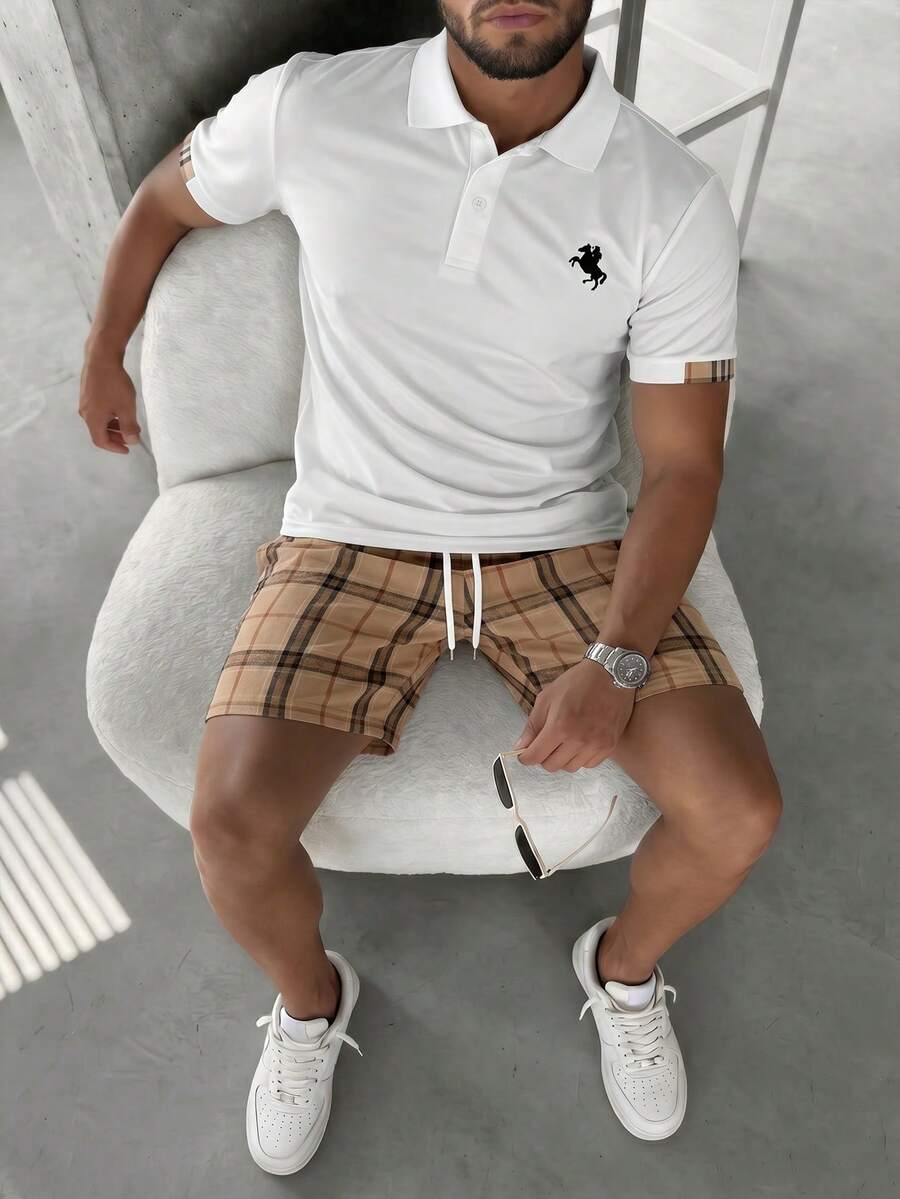 Manfinity CasualCool 男士騎士印花短袖 Polo 衫與格紋短褲休閒套裝 - 彩色 - 查看 1