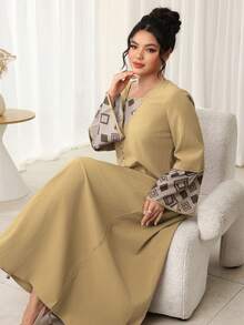 Al Najma 女款拼接幾何印花 2 合 1 長袖阿拉伯風連身裙 - 杏色 - 查看 7