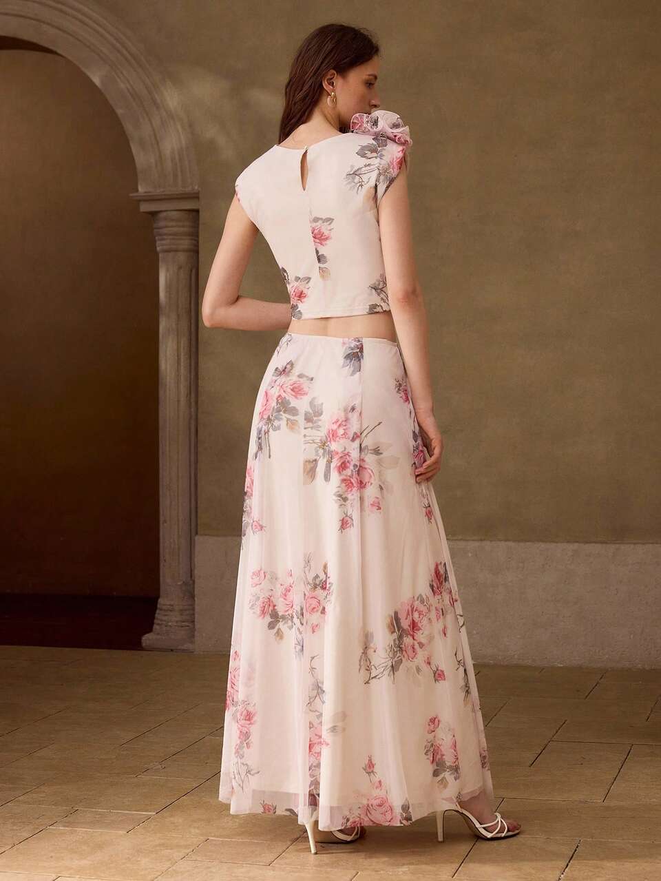WOMEN'S ELEGANT ROMANTIC STYLE MESH FLORAL PRINT 3D FLOWER DECOR SLEEVELESS CROPPED TOP AND SKIRT SET