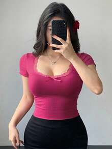 Joudiya 女士纯色蕾丝荷叶边蝴蝶结装饰方领短袖修身T恤可爱上衣 - 玫紅色 - 查看 3