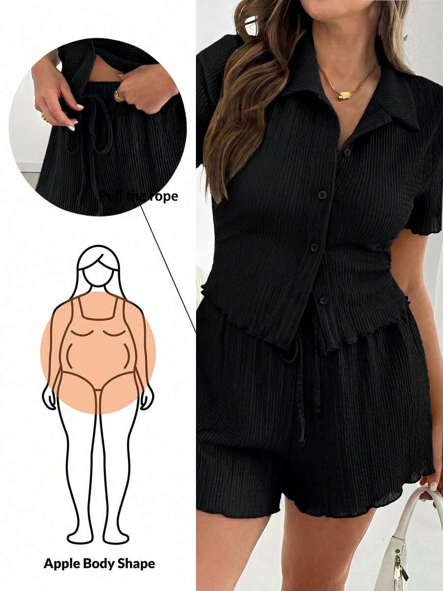 SHEIN Essnce 大尺碼女款春夏時尚休閒舒適日常基礎百搭顯瘦紋理面料黑色鈕扣上衣與短褲兩件套，外出穿搭，極簡風格，度假穿著