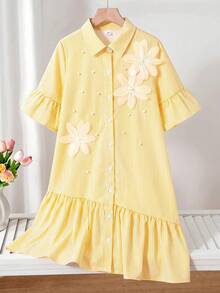 SHEIN Sparklyn 1件少女款韓式軟質黃色條紋襯衫洋裝，細直條紋身裙搭配散落珍珠裝飾，3D網紗花領，單排扣，短袖，喇叭下擺附荷葉魚尾，寬鬆直筒版型，薄款夏季日常穿著、購物與野餐穿搭 - 黃色 - 查看 3