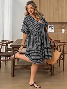 SHEIN CURVE+ 大尺碼女款深V領拼接色抓皺休閒夏季洋裝 - 黑與白 - 查看 3