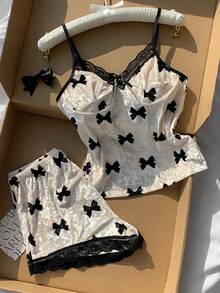 Comfortcana 蝴蝶结印花系带撞色蕾丝天鹅绒套装，白色蝴蝶结套装，秋冬服装，舒适 - 白色 - 查看 1