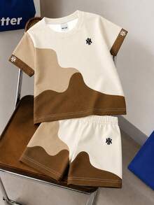 SHEIN 嬰兒幼兒T恤套裝，男嬰6個月-3歲幾何圖案針織圓領短袖T恤與短褲套裝，多色夏季休閒街頭風幼兒服飾，男童夏季套裝，男童服飾，嬰兒休閒套裝，男嬰服飾，兒童針織夏季服飾 - 彩色 - 查看 2