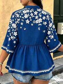 SHEIN Holidaya 大尺碼立領碎花荷葉袖上衣 - 藍色 - 查看 2
