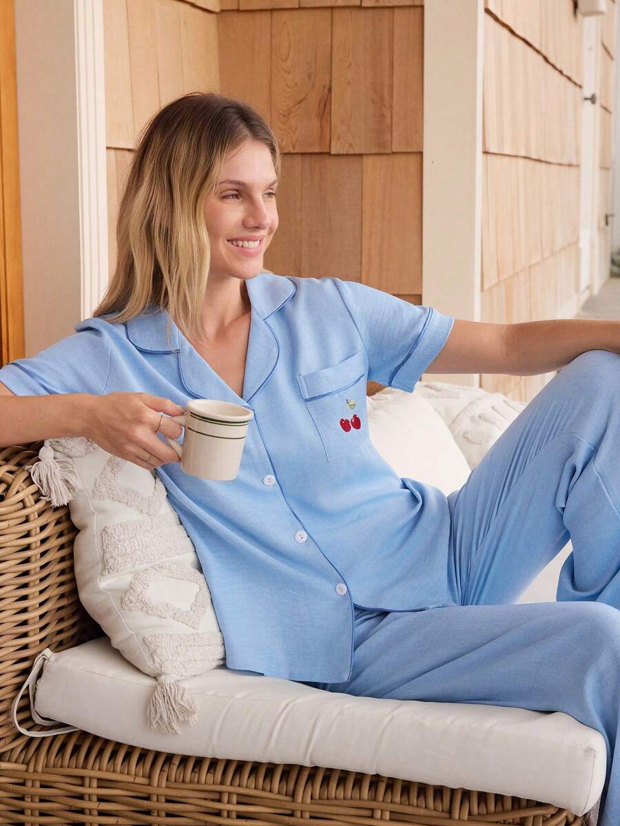 Doze Lane 女款藍色口袋櫻桃刺繡翻領短袖睡衣套裝 - 藍色 - 查看 1