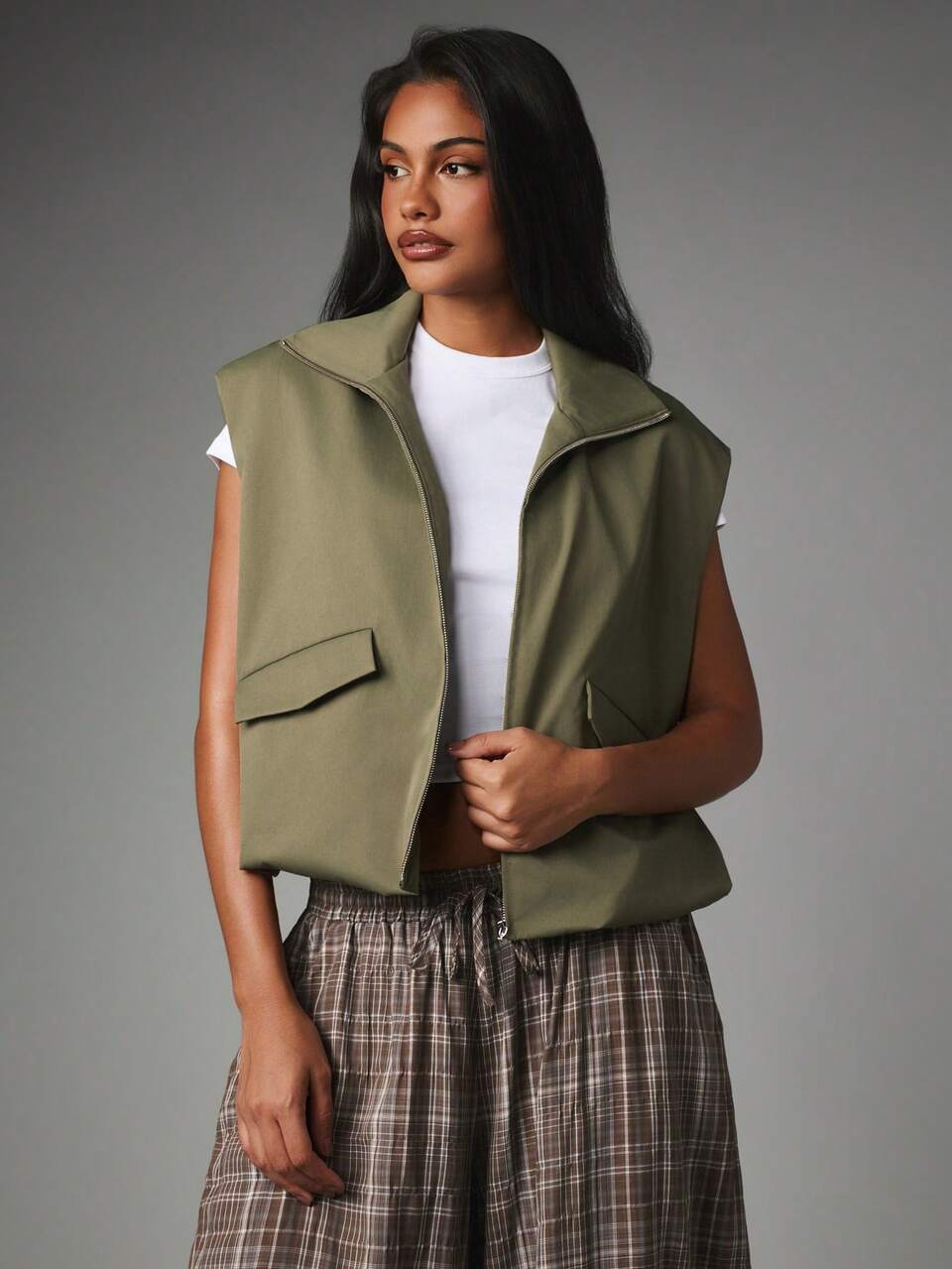 MISSGUIDED Sleeveless Zip-Up Utility Vest Jacket With Spread Collar Patch Pockets Cropped Hip Length Lightweight Outerwear