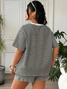 SHEIN EZwear 黑白休閒大尺碼女款條紋短袖T恤與短褲兩件套 - 黑與白 - 查看 3