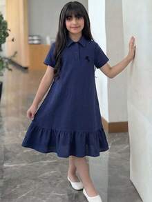 SHEIN 青少年女孩深藍色 Polo 領刺繡圖案荷葉邊休閒洋裝，校服風格，適合學校、戶外活動、購物、日常穿著 - 藏蓝色 - 查看 6